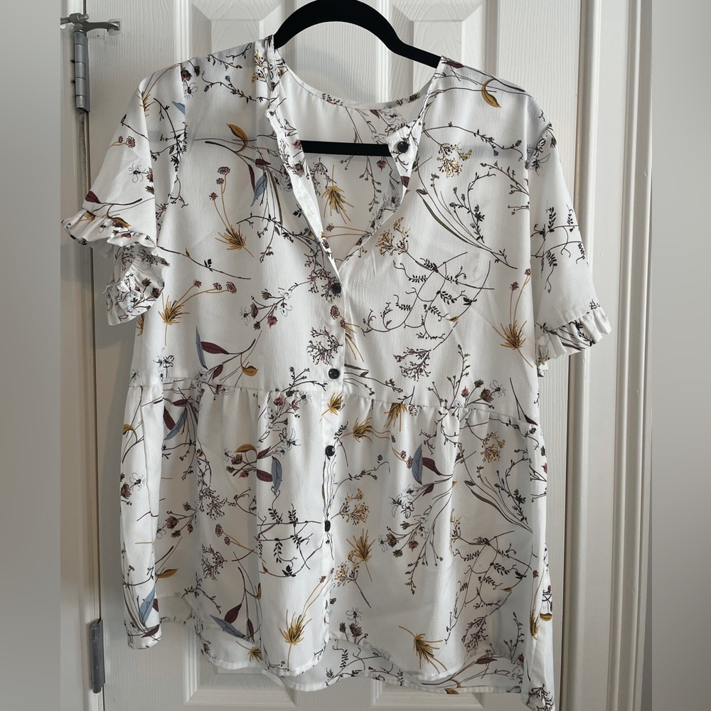 Women’s Floral Top - Size M